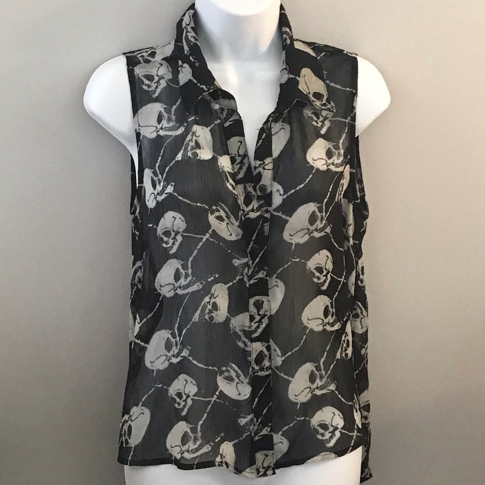 Sleeveless  collared sheer 1/4 button front shirt
